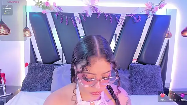 Snapshot of antonelllepiercee chatting on April 2026 11:25:01 AM antonelllepiercee online show from April 2026 11:25:01 AM