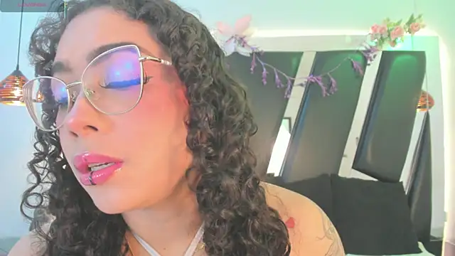 Snapshot of antonelllepiercee chatting on July 2026 01:52:02 PM antonelllepiercee online show from July 2026 01:52:02 PM