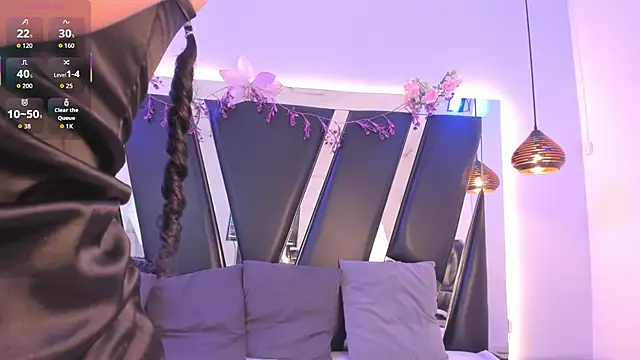 antonelllepiercee online show from April 2026 11:24:02 AM