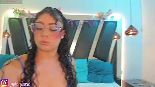 Snapshot of antonelllepiercee chatting on May 2026 11:28:01 AM antonelllepiercee online show from May 2026 11:28:01 AM