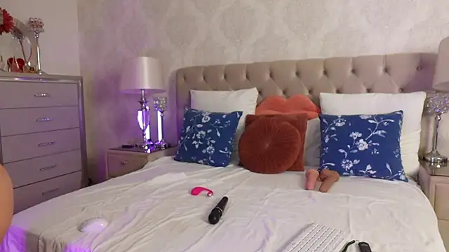 AnnaKarinaX online show from March 2026 04:20:01 AM