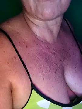 Kasandra Ho online show from November 2025 01:15:01 AM