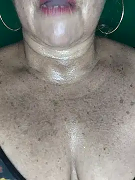 Kasandra Ho online show from November 2025 04:12:01 PM