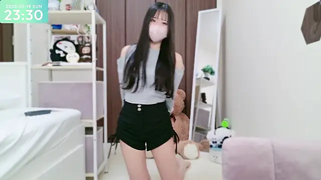 Snapshot of -SHIZUKU- chatting on October 2025 02:31:02 PM -SHIZUKU- online show from October 2025 02:31:02 PM