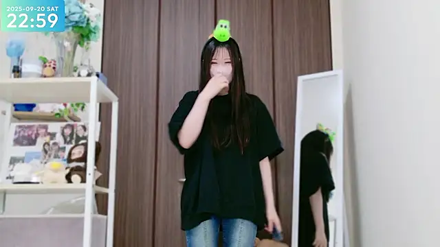 Snapshot of -SHIZUKU- chatting on September 2025 02:00:02 PM -SHIZUKU- online show from September 2025 02:00:02 PM