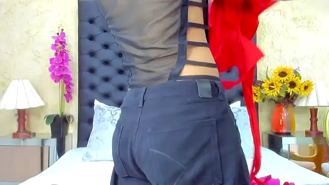 NahomiWhitel online show from October 2025 02:49:01 PM