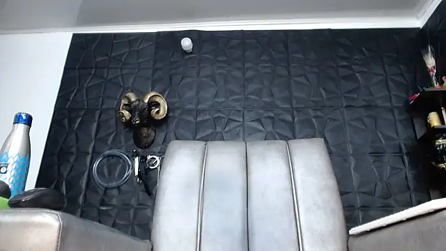 Hanna Fox 69 online show from April 2026 11:00:01 AM