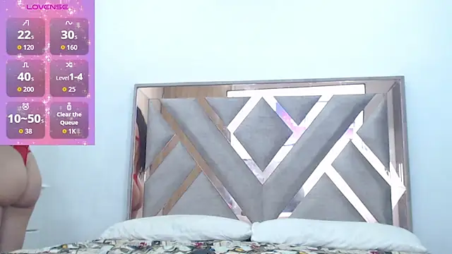 CorinaSmith28 online show from April 2026 09:00:02 PM