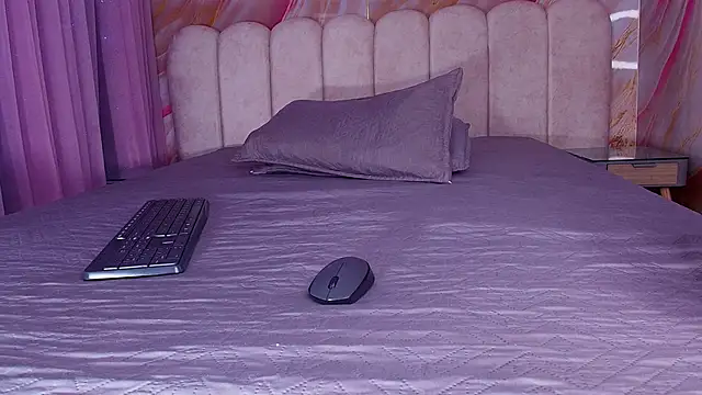 mia stanfort online show from March 2026 07:14:01 PM