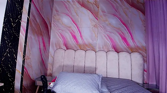 mia stanfort online show from April 2026 07:18:01 PM