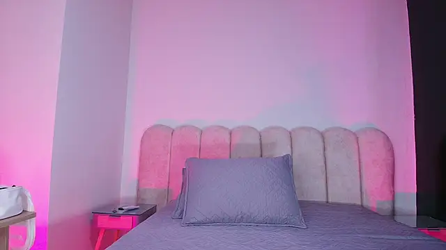 mia stanfort online show from November 2025 07:13:02 PM