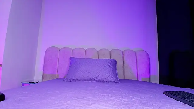 mia stanfort online show from November 2025 07:14:02 PM