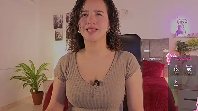 Snapshot of emilyrouxe chatting on June 2026 12:38:02 PM emilyrouxe online show from June 2026 12:38:02 PM