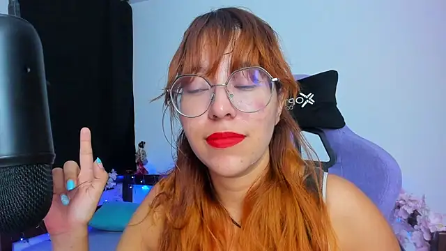  Moon Johnson online show from October 2025 11:48:01 PM