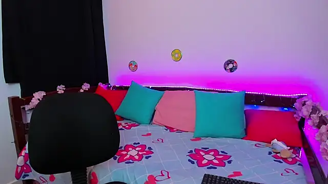  Moon Johnson online show from September 2025 02:58:01 AM