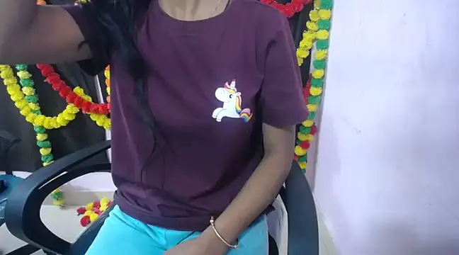 Snapshot of gulabo-Queen chatting on December 2024 03:54:02 PM gulabo-Queen online show from December 2024 03:54:02 PM