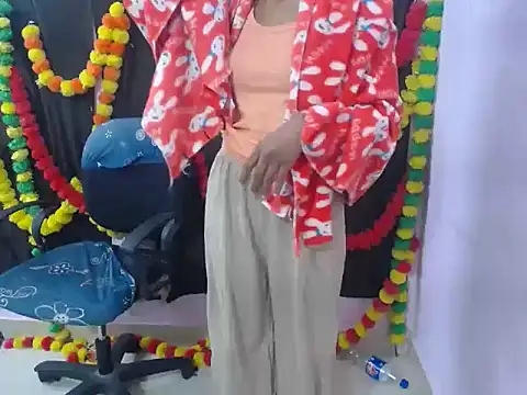 Snapshot of gulabo-Queen chatting on December 2024 09:11:01 PM gulabo-Queen online show from December 2024 09:11:01 PM