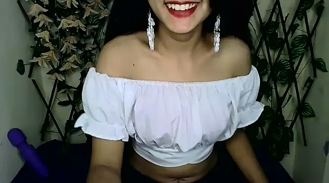 Snapshot of SUZY_FROMUS chatting on February 2025 11:04:01 PM SUZY FROMUS online show from February 2025 11:04:01 PM