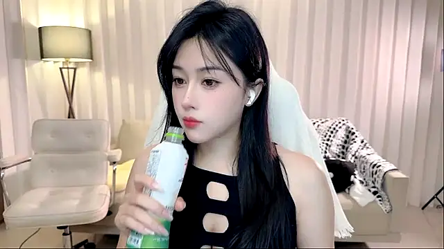 Snapshot of K-moumou chatting on October 2025 03:35:02 PM K-moumou online show from October 2025 03:35:02 PM