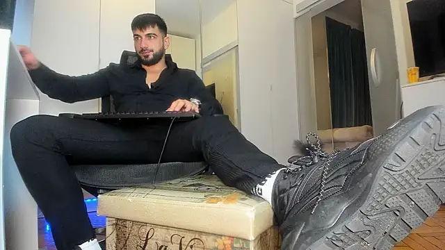 Snapshot of welcometo_hell chatting on October 2025 11:01:02 AM welcometo hell online show from October 2025 11:01:02 AM