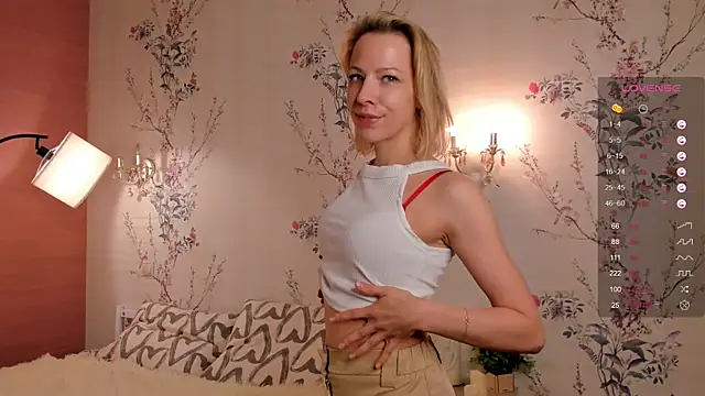 Snapshot of AraGarland chatting on December 2024 08:11:02 PM AraGarland online show from December 2024 08:11:02 PM