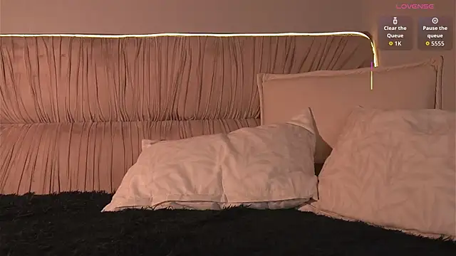 Snapshot of JodyDownton chatting on November 2025 04:34:02 AM JodyDownton online show from November 2025 04:34:02 AM