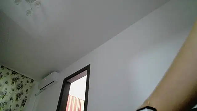 Snapshot of Julianna68 chatting on October 2025 01:39:02 AM Julianna68 online show from October 2025 01:39:02 AM