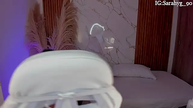 sara gwen online show from March 2026 01:02:01 AM