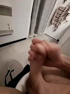 CrookedMisterniceguy online show from April 2026 07:32:02 AM