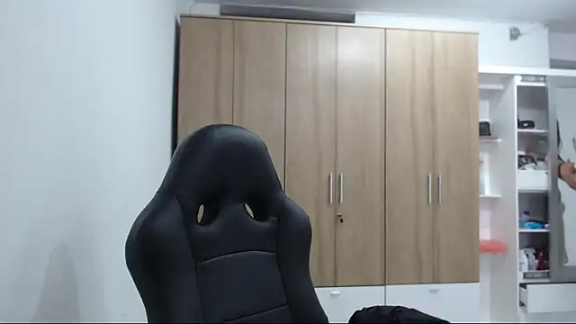 RoxanaLove9 online show from February 2026 07:15:02 PM