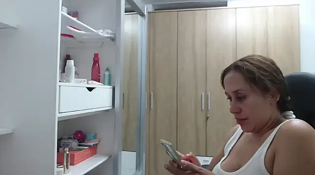 Snapshot of RoxanaLove9 chatting on February 2025 11:14:02 PM RoxanaLove9 online show from February 2025 11:14:02 PM