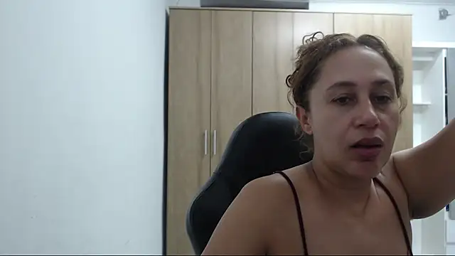 RoxanaLove9 online show from November 2025 10:13:02 PM