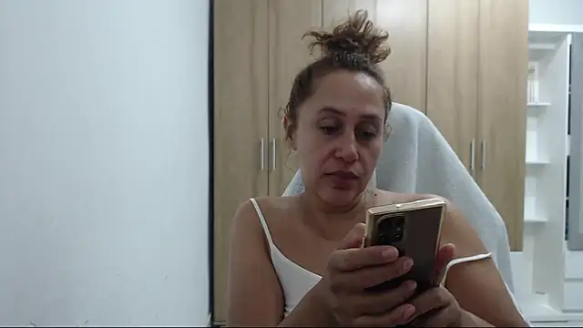 RoxanaLove9 online show from December 2025 02:45:02 AM