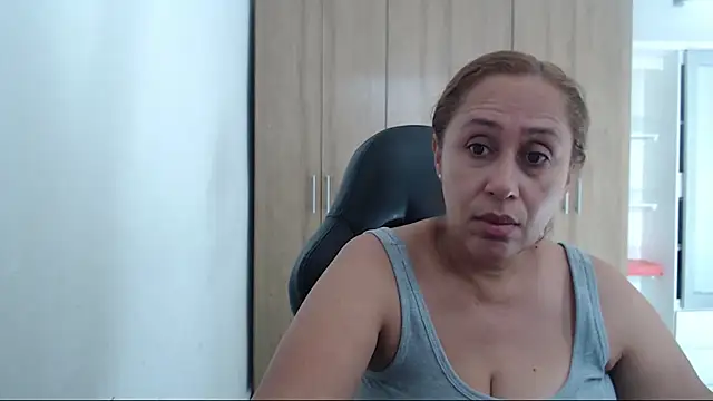 RoxanaLove9 online show from March 2026 07:41:01 PM