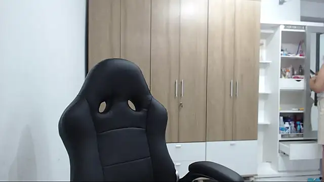 RoxanaLove9 online show from December 2025 08:50:01 PM