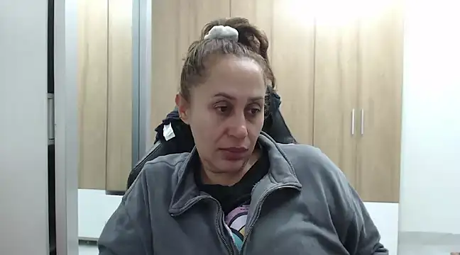 Snapshot of RoxanaLove9 chatting on February 2025 04:52:02 AM RoxanaLove9 online show from February 2025 04:52:02 AM