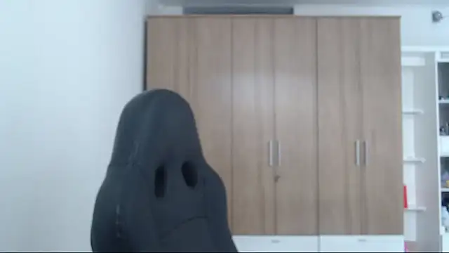 Snapshot of RoxanaLove9 chatting on September 2025 06:30:01 PM RoxanaLove9 online show from September 2025 06:30:01 PM