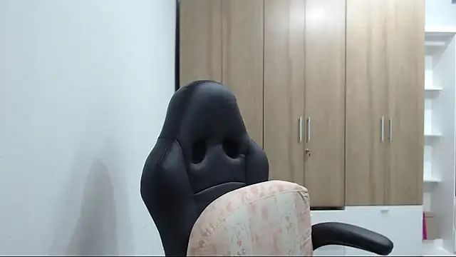 RoxanaLove9 online show from November 2025 09:18:02 PM