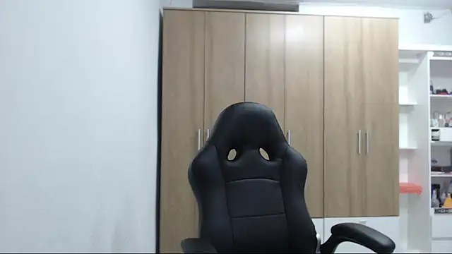 RoxanaLove9 online show from March 2026 08:01:02 PM