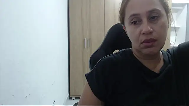 RoxanaLove9 online show from June 2026 02:17:01 AM