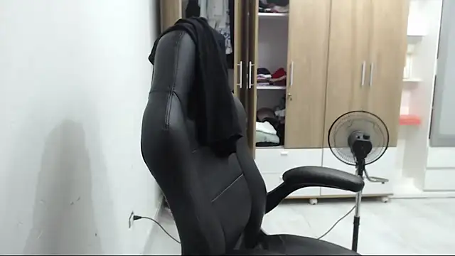 RoxanaLove9 online show from March 2026 02:08:01 AM