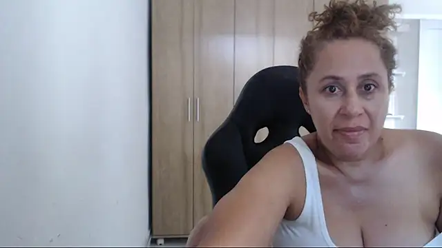 Snapshot of RoxanaLove9 chatting on May 2026 08:23:01 PM RoxanaLove9 online show from May 2026 08:23:01 PM