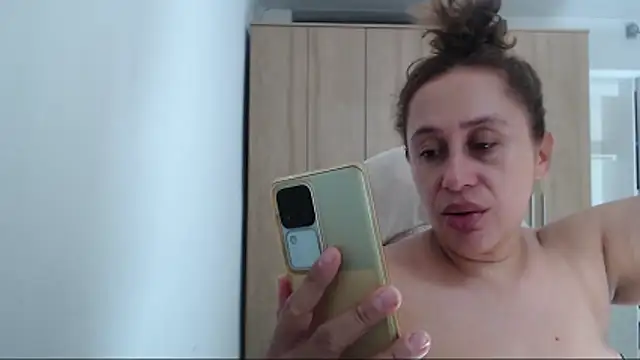 RoxanaLove9 online show from November 2025 06:24:02 PM