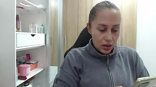 Snapshot of RoxanaLove9 chatting on February 2025 09:46:01 PM RoxanaLove9 online show from February 2025 09:46:01 PM