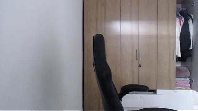 RoxanaLove9 online show from December 2025 08:36:02 PM