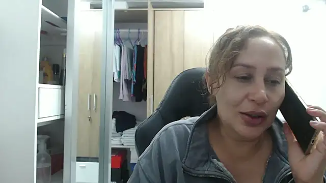 Snapshot of RoxanaLove9 chatting on March 2025 02:45:01 AM RoxanaLove9 online show from March 2025 02:45:01 AM