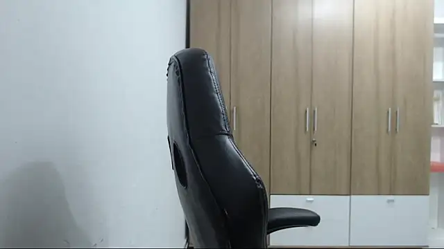 RoxanaLove9 online show from April 2026 03:19:01 AM