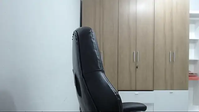 RoxanaLove9 online show from July 2026 12:06:02 AM