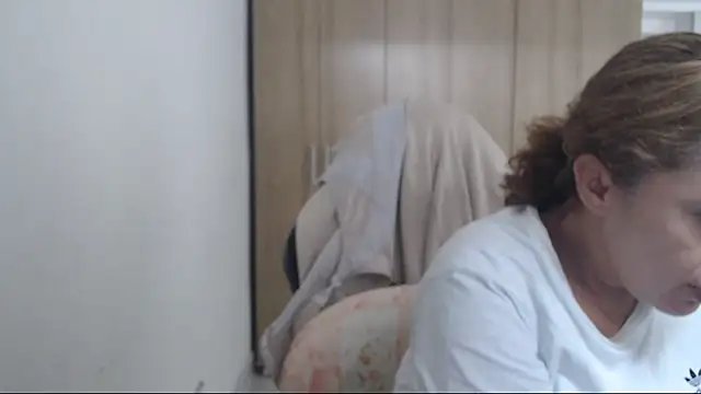 Snapshot of RoxanaLove9 chatting on October 2025 08:31:02 PM RoxanaLove9 online show from October 2025 08:31:02 PM