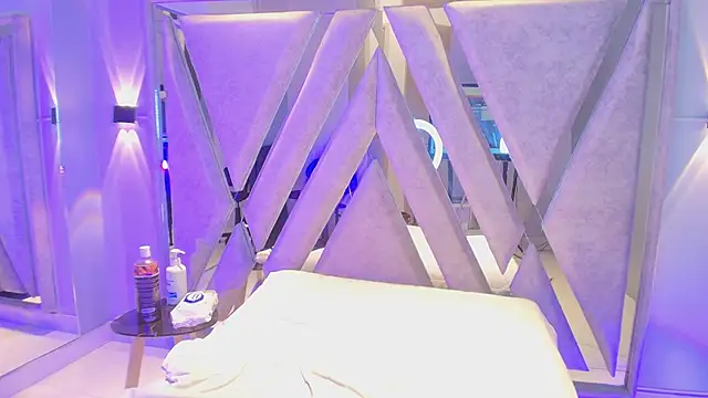 Annie9  online show from March 2026 02:57:01 PM